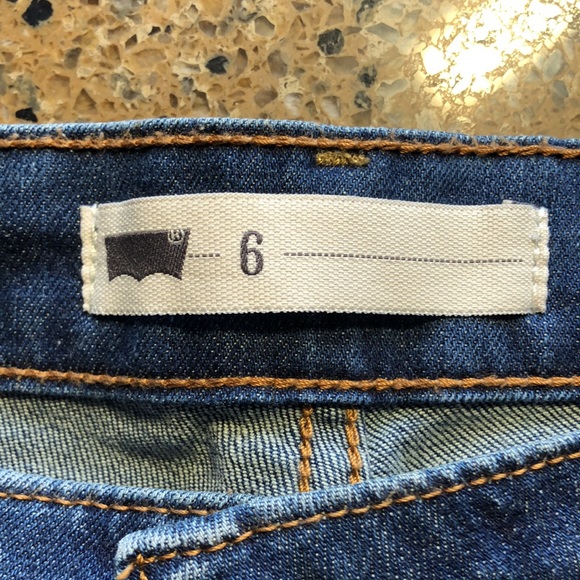 Levi’s Jean shorts - Picture 5 of 6